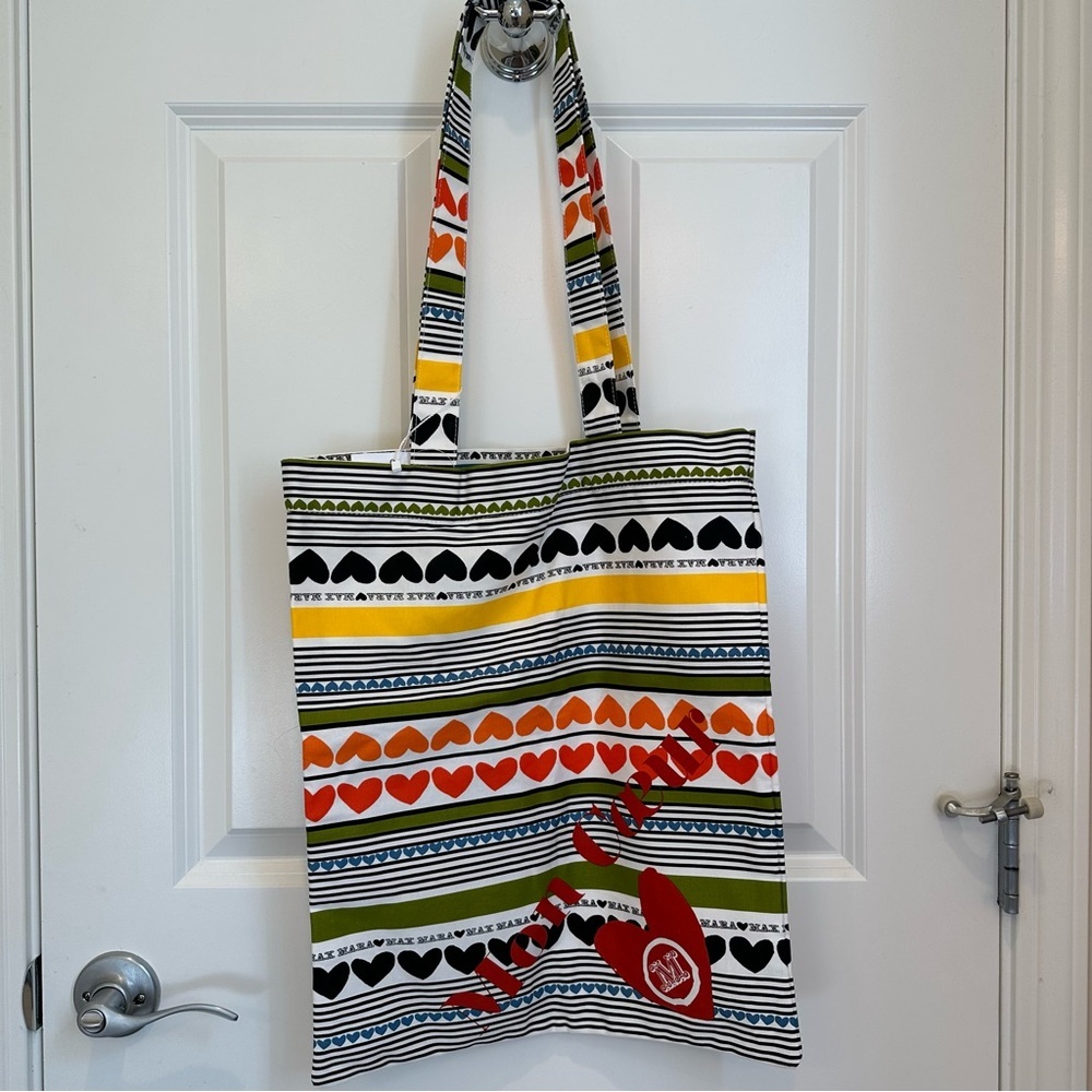 Max Mara Fabric Shopping Tote with attached Pouch. Size: OS Spring/ Summer